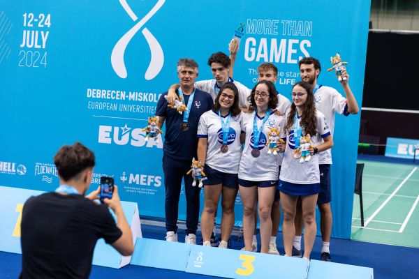 Photo : L'équipe de badminton de l'Association Sportive de l'université de Bordeaux (ASUBx) médaillée de bronze aux EUSA Games 2024 ©EUSA