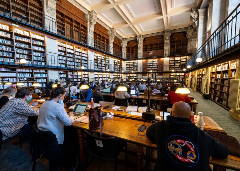 Photo : Bibliothèque des Sciences de l'Homme du campus Victoire © Gautier Dufau