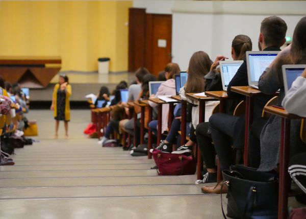 Photo : Au sein du collège de formation Sciences et technologies, les cours du nouveau module sur les transitions environnementales et sociétales auront lieu en présentiel © université de Bordeaux