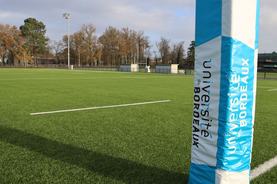 Les deux terrains synthétiques de rugby à Rocquencourt sont l'image de l'évolution des infrastructures sportives de l'université © université de Bordeaux